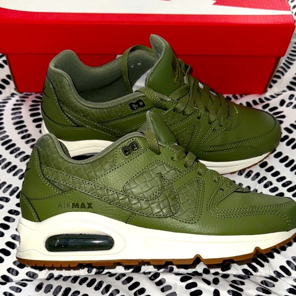 Nike Women's Air Max⭐️ - Picture 2 of 6